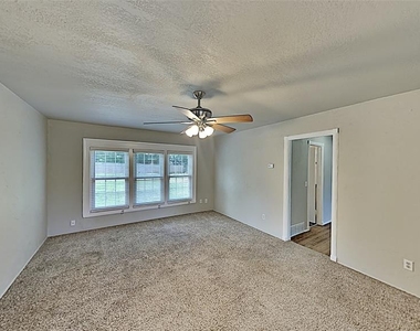 2817 Clermont Place - Photo Thumbnail 4