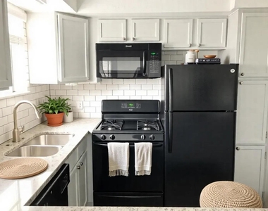 2100 Forest Park Boulevard - Photo Thumbnail 4