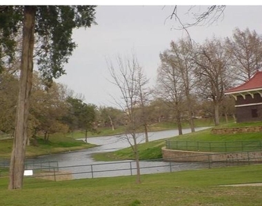 1122 N Zang Boulevard - Photo Thumbnail 7