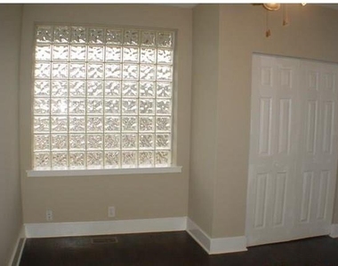 1122 N Zang Boulevard - Photo Thumbnail 3