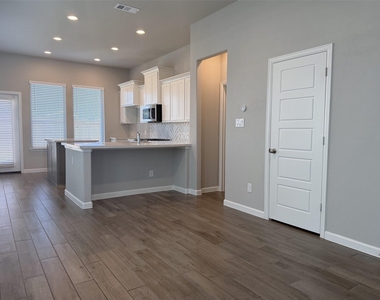 3141 Brazoria Drive - Photo Thumbnail 8
