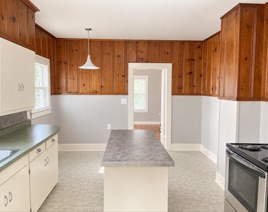 349 Jeanette Street - Photo Thumbnail 7