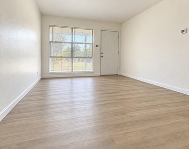 12145 Dandridge Drive - Photo Thumbnail 3