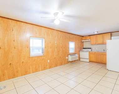104 College Drive - Photo Thumbnail 5