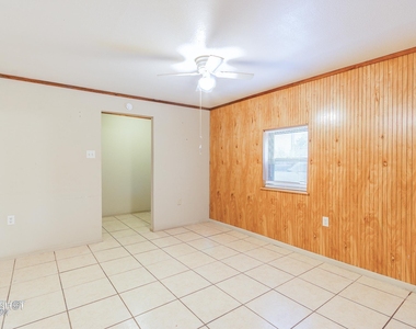 104 College Drive - Photo Thumbnail 6
