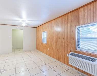 104 College Drive - Photo Thumbnail 10