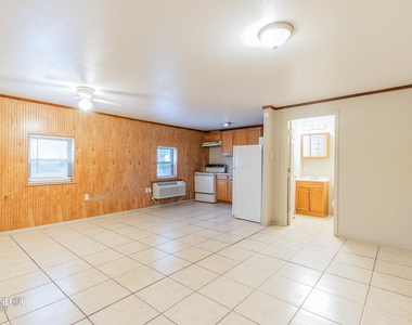 104 College Drive - Photo Thumbnail 13