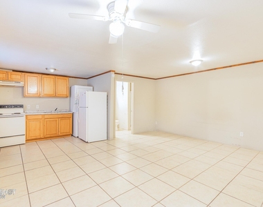 104 College Drive - Photo Thumbnail 4
