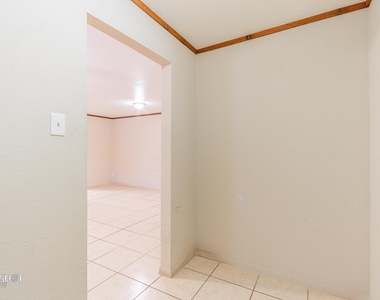 104 College Drive - Photo Thumbnail 2