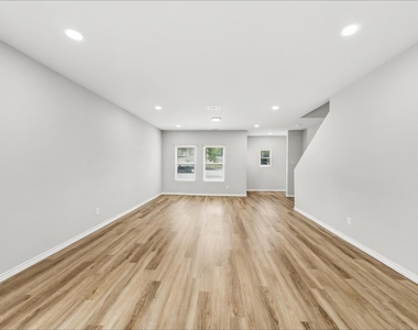 1309 Arizona Avenue - Photo Thumbnail 3