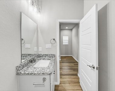 1309 Arizona Avenue - Photo Thumbnail 16