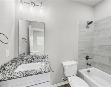 1309 Arizona Avenue - Photo Thumbnail 10