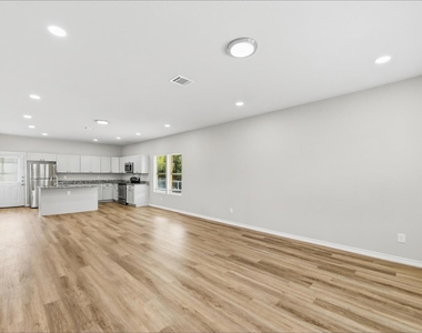 1309 Arizona Avenue - Photo Thumbnail 2