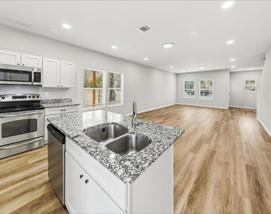1309 Arizona Avenue - Photo Thumbnail 7