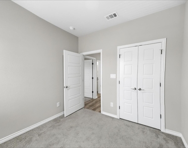 1309 Arizona Avenue - Photo Thumbnail 12