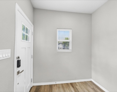1309 Arizona Avenue - Photo Thumbnail 19