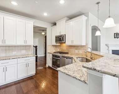 4820 Pasadena Drive - Photo Thumbnail 9