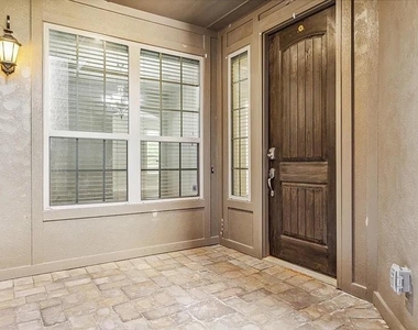4820 Pasadena Drive - Photo Thumbnail 2
