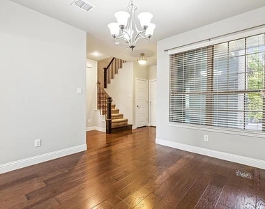 4820 Pasadena Drive - Photo Thumbnail 3