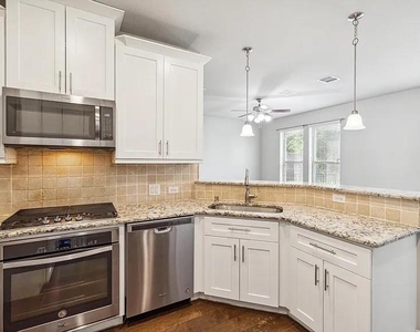 4820 Pasadena Drive - Photo Thumbnail 7