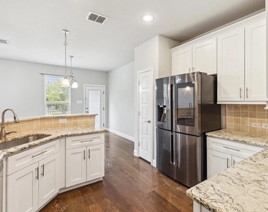 4820 Pasadena Drive - Photo Thumbnail 8