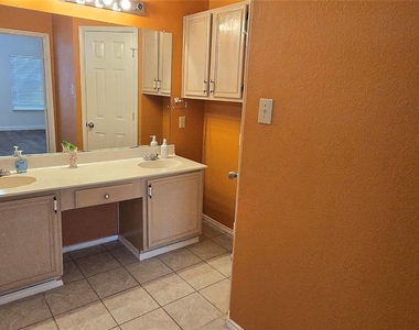 6941 Hickory Creek - Photo Thumbnail 21