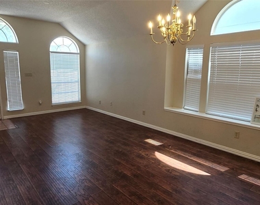 6941 Hickory Creek - Photo Thumbnail 5