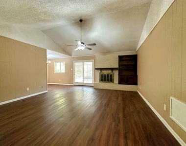 1204 Cordell Street - Photo Thumbnail 4