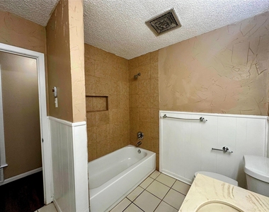 1204 Cordell Street - Photo Thumbnail 9