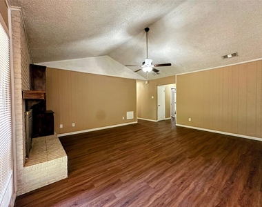 1204 Cordell Street - Photo Thumbnail 5