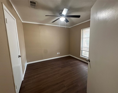 1204 Cordell Street - Photo Thumbnail 3