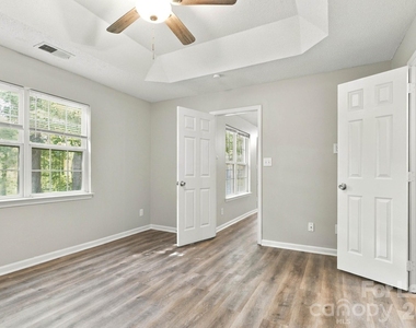 2639 Daffodil Drive - Photo Thumbnail 9