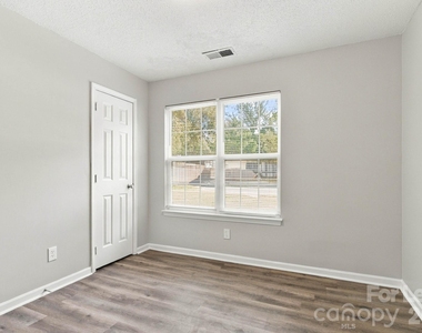2639 Daffodil Drive - Photo Thumbnail 10