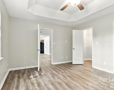 2639 Daffodil Drive - Photo Thumbnail 8