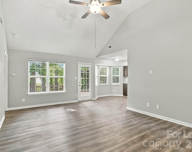 2639 Daffodil Drive - Photo Thumbnail 5