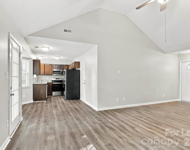 2639 Daffodil Drive - Photo Thumbnail 4