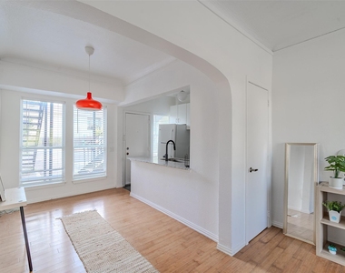 5305 Reiger Avenue - Photo Thumbnail 4