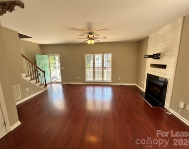 1547 Cambridge Heights Place Nw - Photo Thumbnail 3