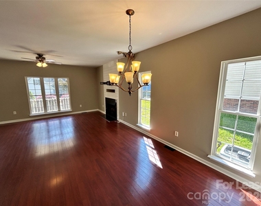 1547 Cambridge Heights Place Nw - Photo Thumbnail 2