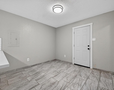 5304 Carol Avenue - Photo Thumbnail 6