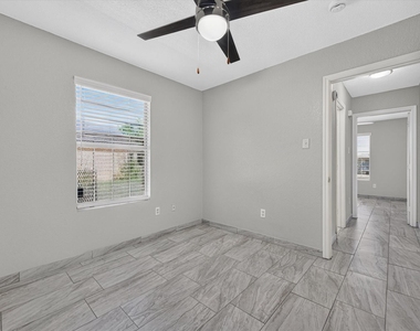 5304 Carol Avenue - Photo Thumbnail 13
