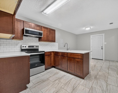 5304 Carol Avenue - Photo Thumbnail 2