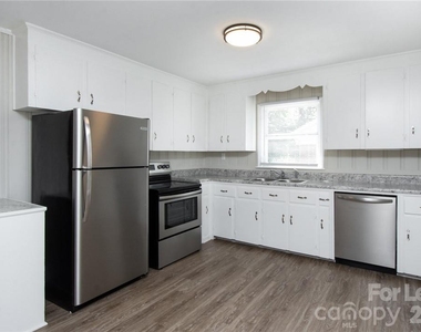2517 Heywood Avenue - Photo Thumbnail 4