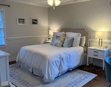 2600 Selwyn Avenue - Photo Thumbnail 8