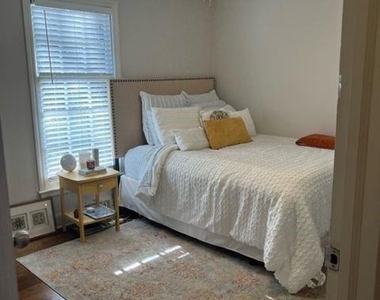 2600 Selwyn Avenue - Photo Thumbnail 6