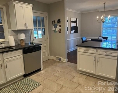 2600 Selwyn Avenue - Photo Thumbnail 1