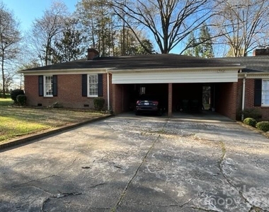 2600 Selwyn Avenue - Photo Thumbnail 12