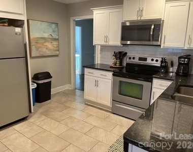 2600 Selwyn Avenue - Photo Thumbnail 2