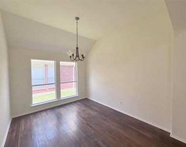 6734 Richmond Drive - Photo Thumbnail 15
