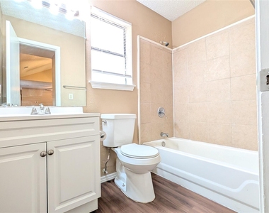 1911 Mack Place - Photo Thumbnail 12